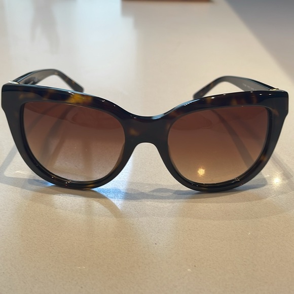 Tory Burch Butterfly Tortoise Brown Gradient Lens Sunglasses with Case- FLAWED - Picture 2 of 9